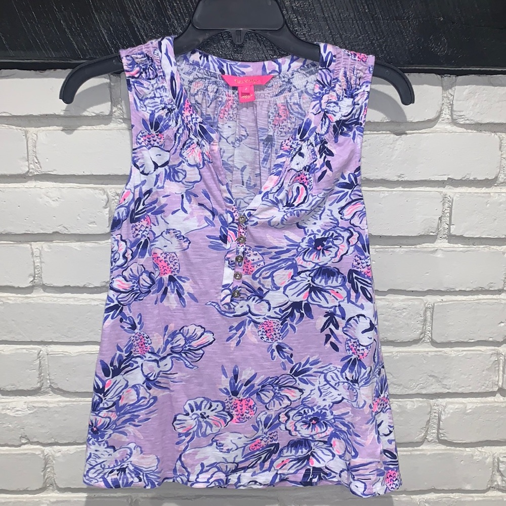 Lilly Pulitzer Essie top size S VGUC due to small holes on the belt area